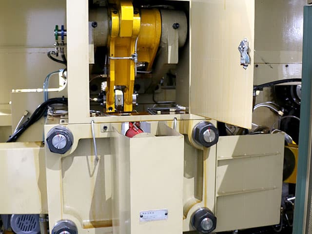 cut-off mechanism and pneumatic cylinders