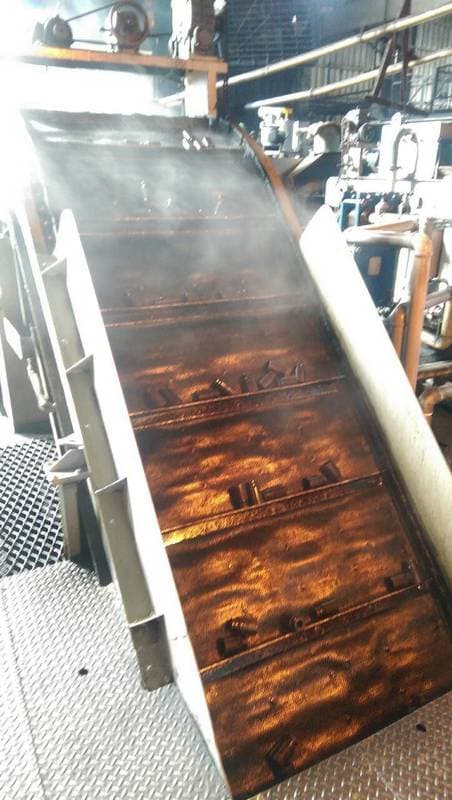 Conveyor belt for oil quenching tank