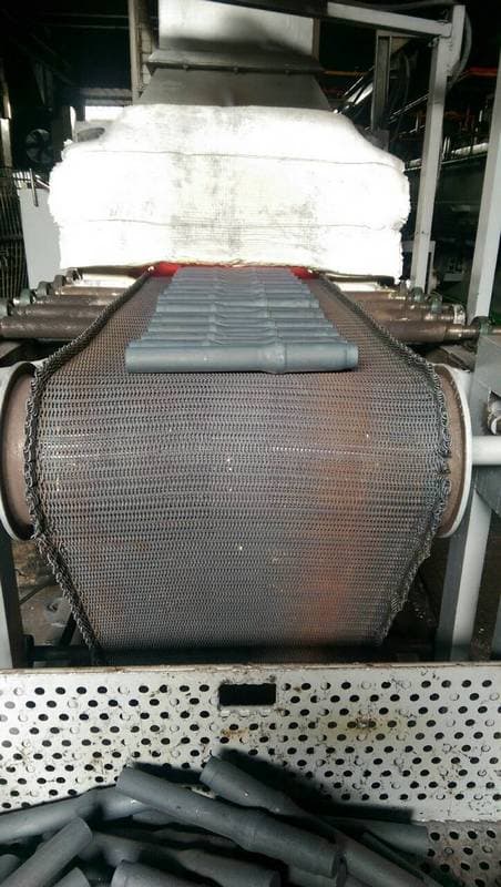 Conveyor belt for tempering furnace for metalware