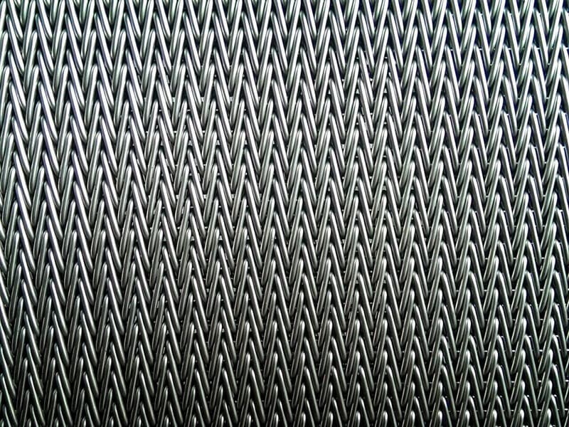 Conveyor belt with superimposed S-shaped cells