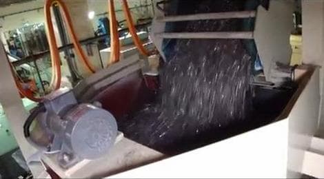 Parts overturning to the basket