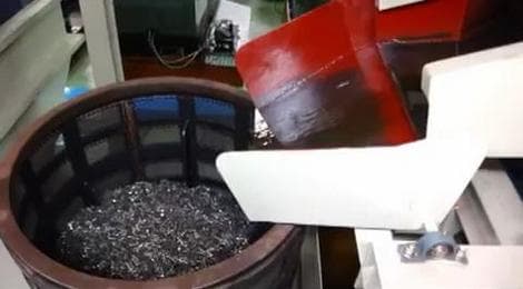 Grab a basket by clamping-type crane