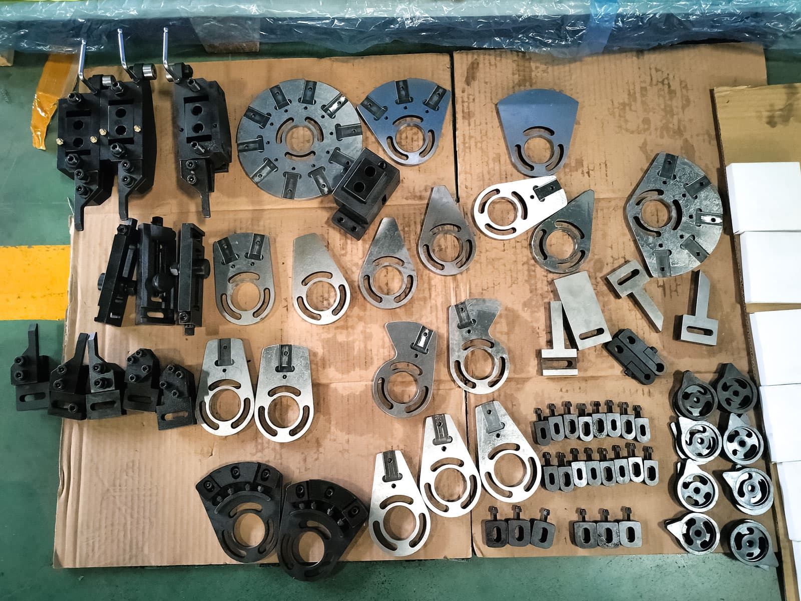 3-axis CNC multiformer machine RG-635 tooling