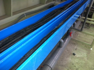 Pockets for power and signal cables