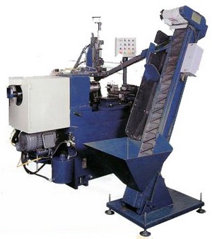 Loader of conveyor type